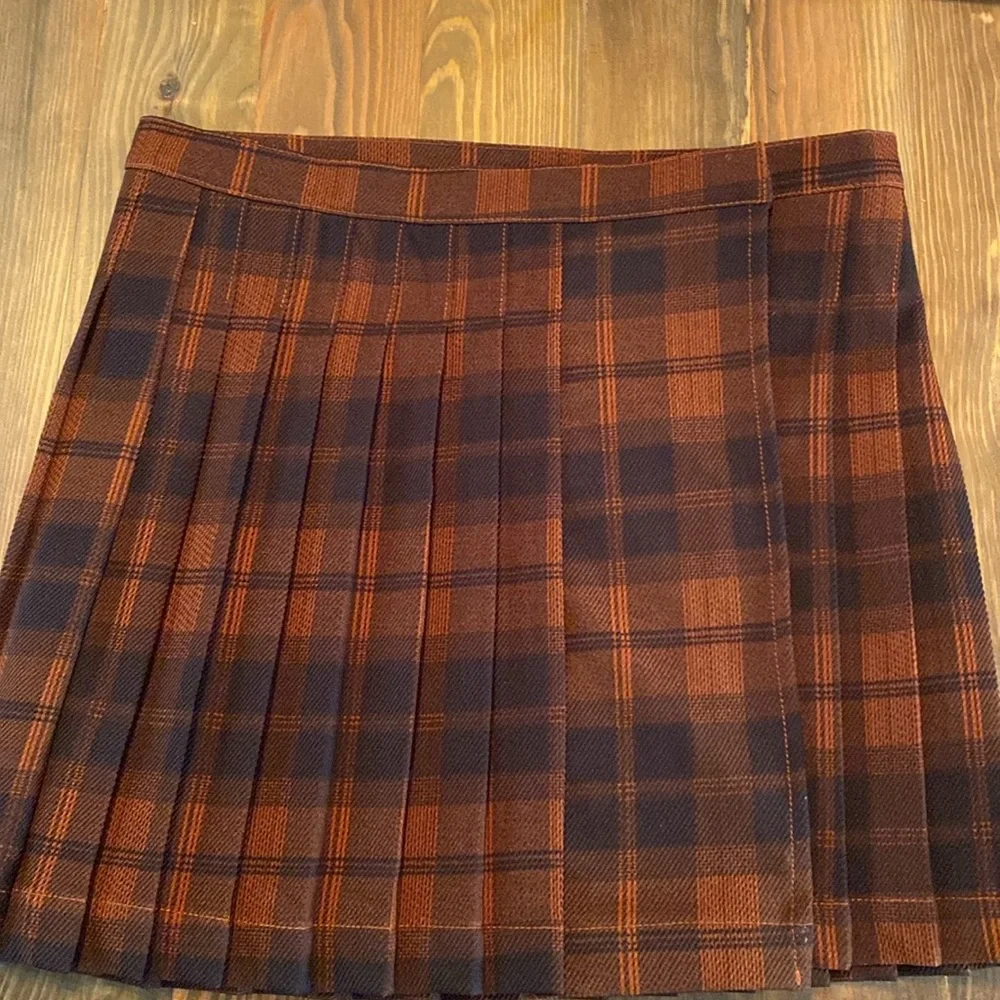 UO Winslet Pleated Mini‎ Skirt brown black